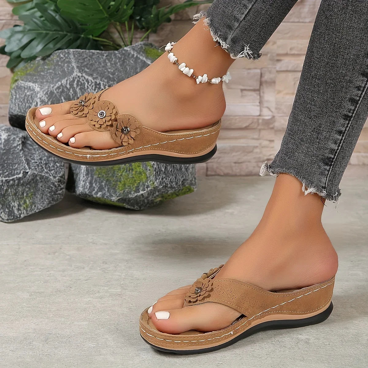 LEAH™ | SANDAL WITH FLOWER APPLICATION