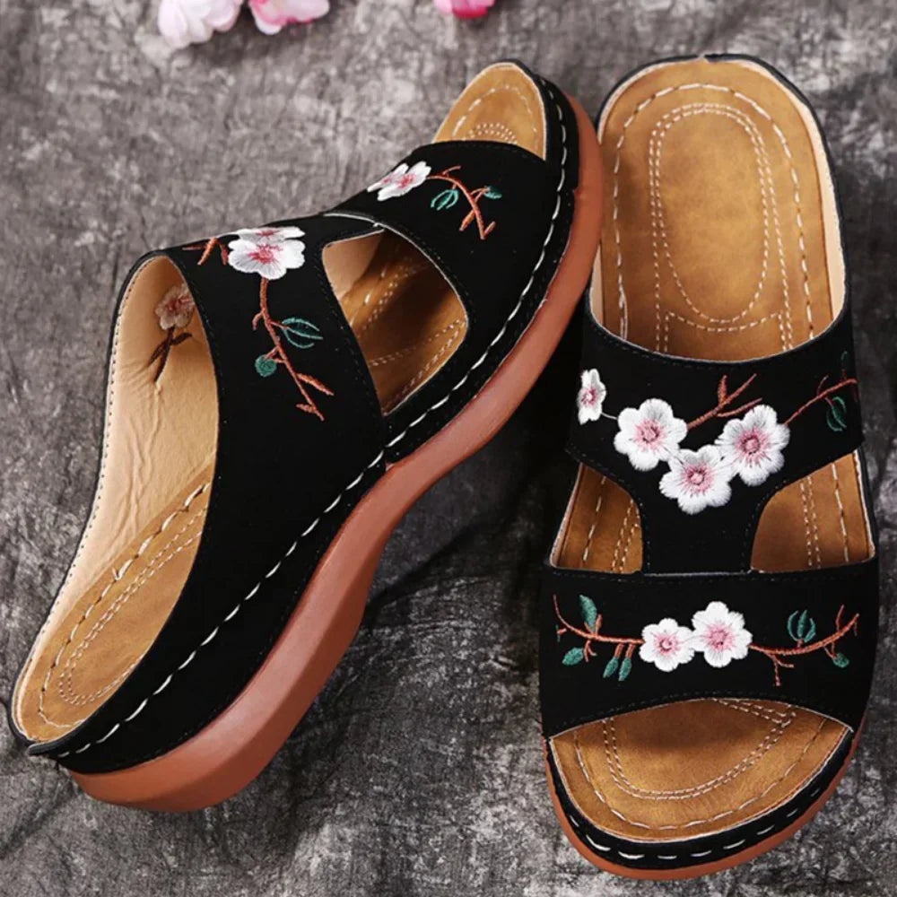 AISLA™ | ORTHOPEDIC SANDAL WITH FLOWER STITCHING