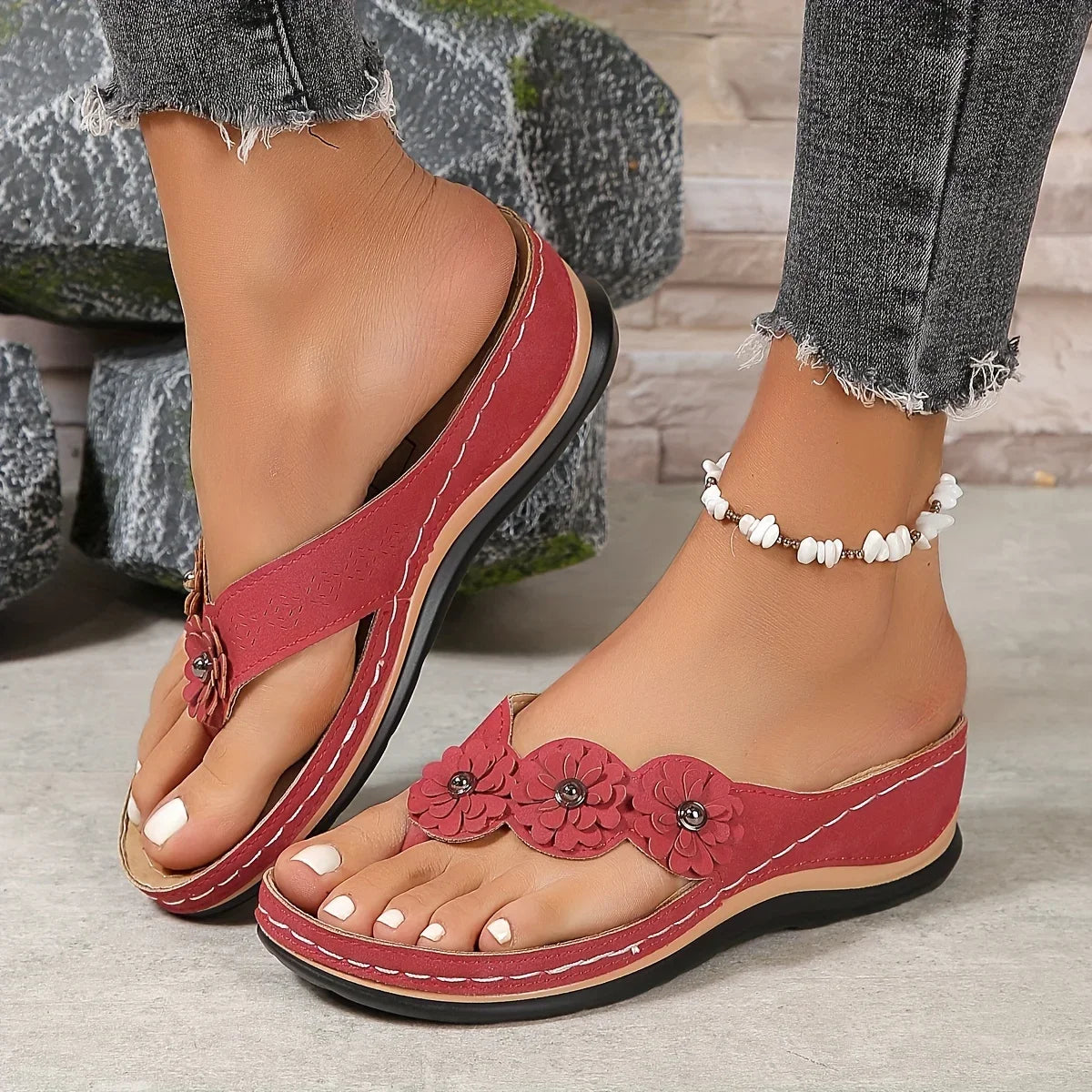 LEAH™ | SANDAL WITH FLOWER APPLICATION