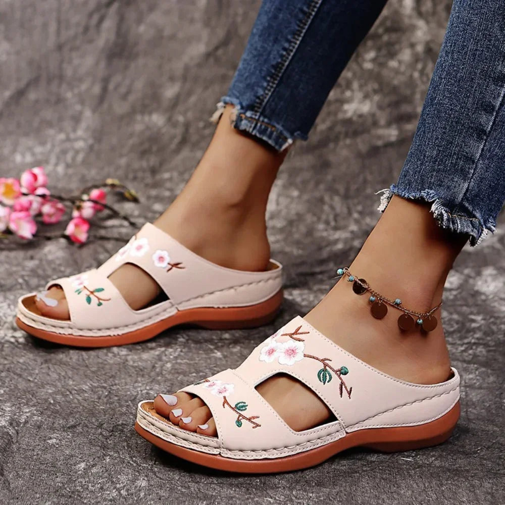 AISLA™ | ORTHOPEDIC SANDAL WITH FLOWER STITCHING