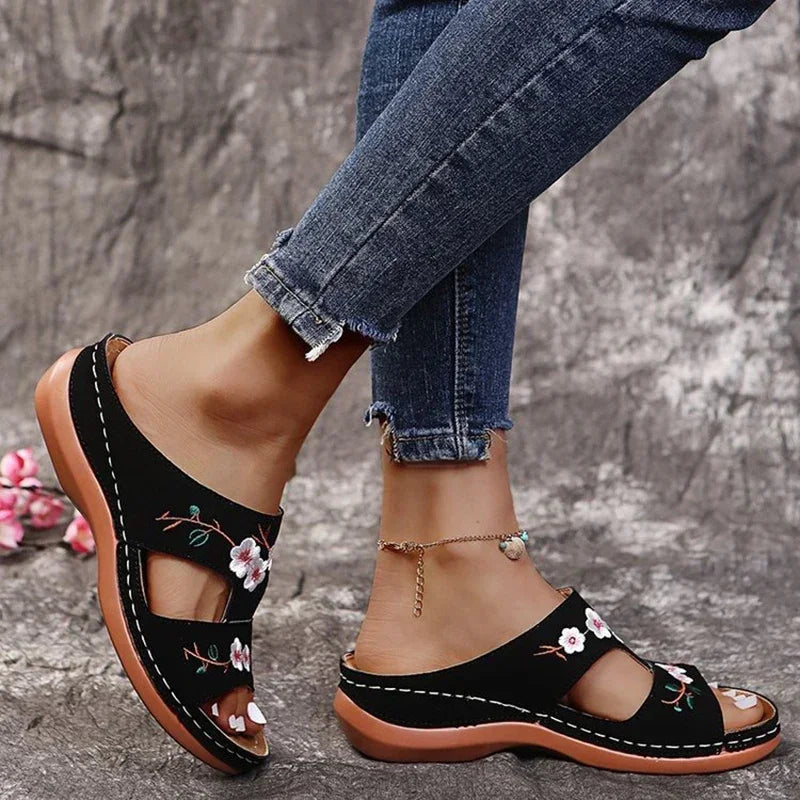 AISLA™ | ORTHOPEDIC SANDAL WITH FLOWER STITCHING